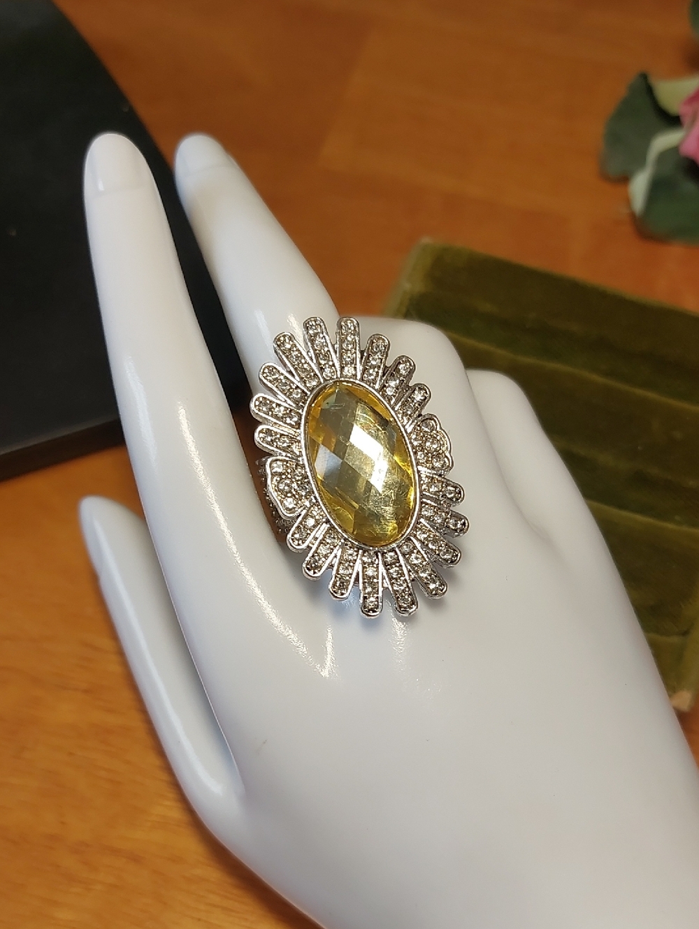 🌸5/$25  Oval Glass Yellow Stone Crystal Stretch Ring Statement